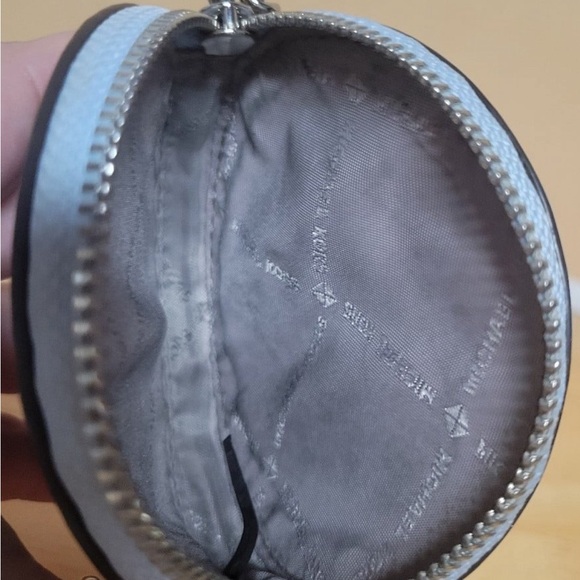 Michael Kors charm change holder with Michael Kors charm - Picture 4 of 5